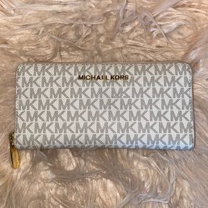 White and Gold Michael Kors Zip Wallet